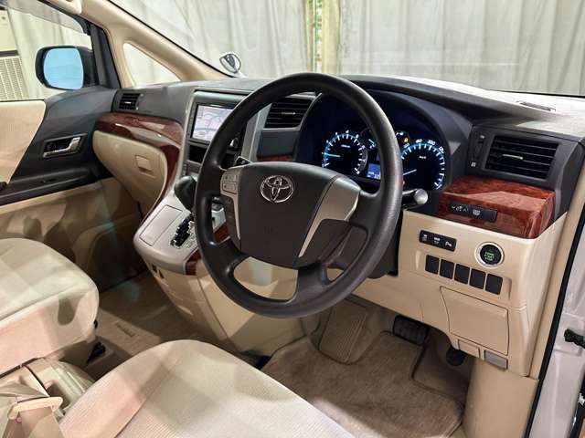 TOYOTA ALPHARD 2010