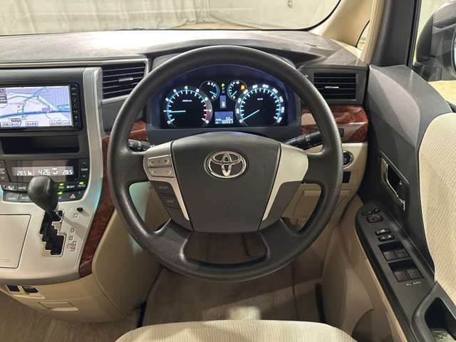 TOYOTA ALPHARD 2010