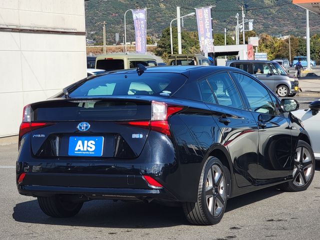 TOYOTA PRIUS 2019