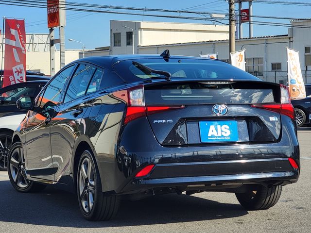 TOYOTA PRIUS 2019