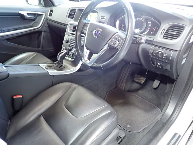 VOLVO VOLVO V60 2015