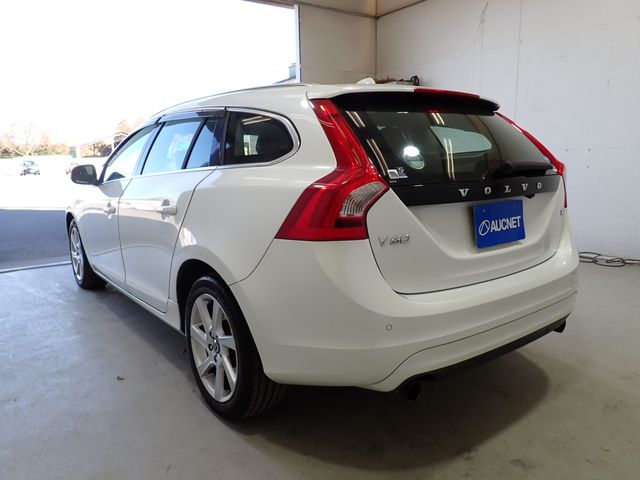 VOLVO VOLVO V60 2015
