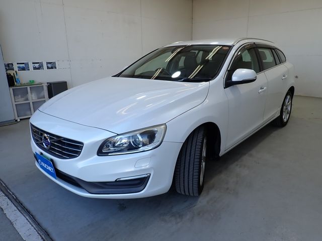 VOLVO VOLVO V60 2015