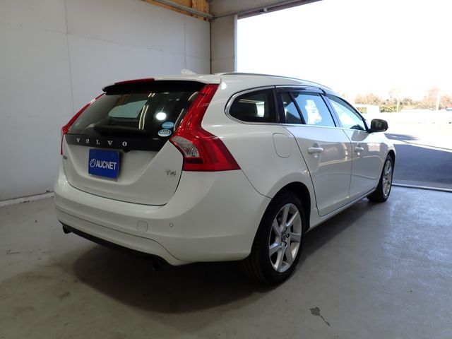 VOLVO VOLVO V60 2015