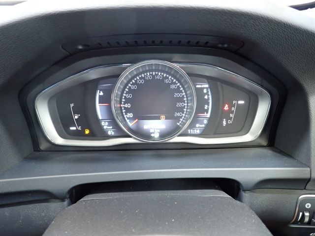 VOLVO VOLVO V60 2015