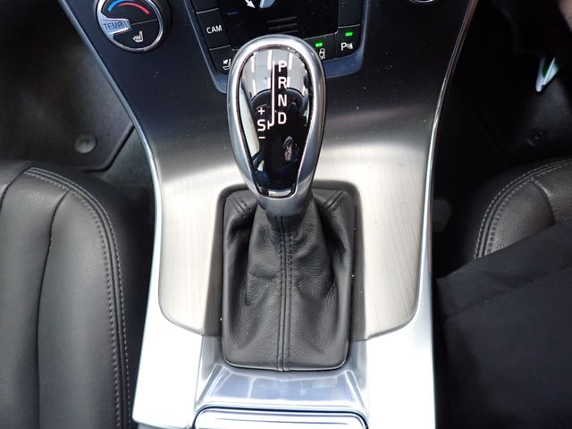 VOLVO VOLVO V60 2015