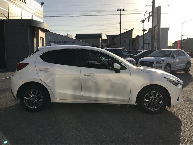 MAZDA DEMIO 2017