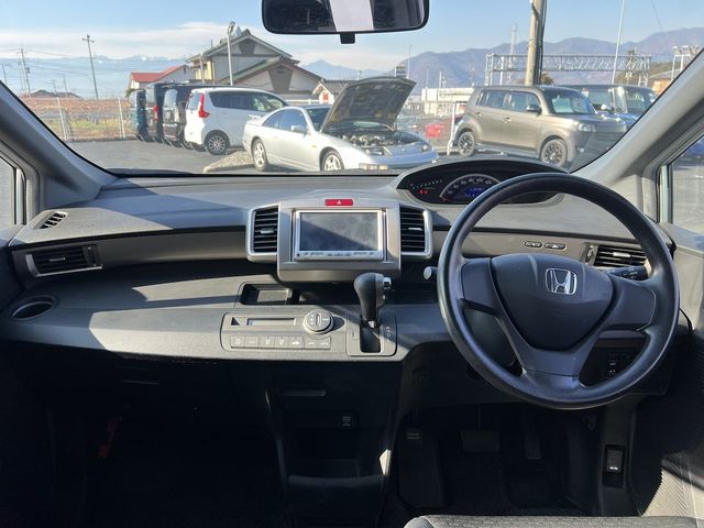 HONDA FREED Spike 2010