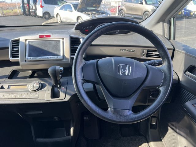 HONDA FREED Spike 2010