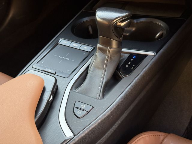 TOYOTA LEXUS UX250h AWD 2020