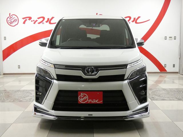 TOYOTA VOXY 4WD 2018