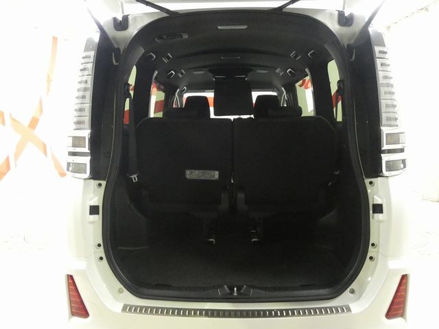 TOYOTA VOXY 4WD 2018