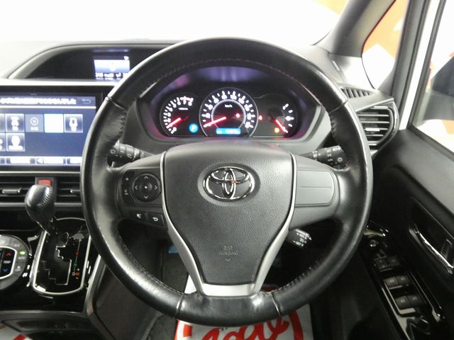 TOYOTA VOXY 4WD 2018