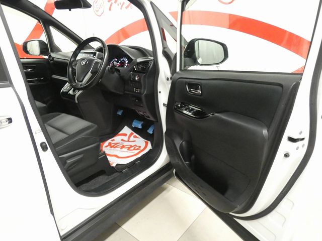 TOYOTA VOXY 4WD 2018