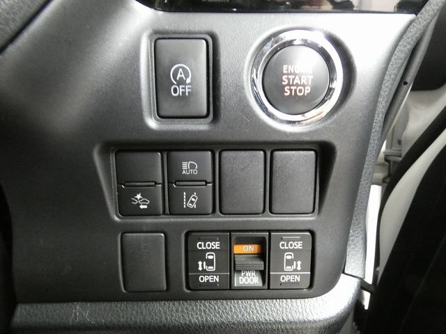 TOYOTA VOXY 4WD 2018