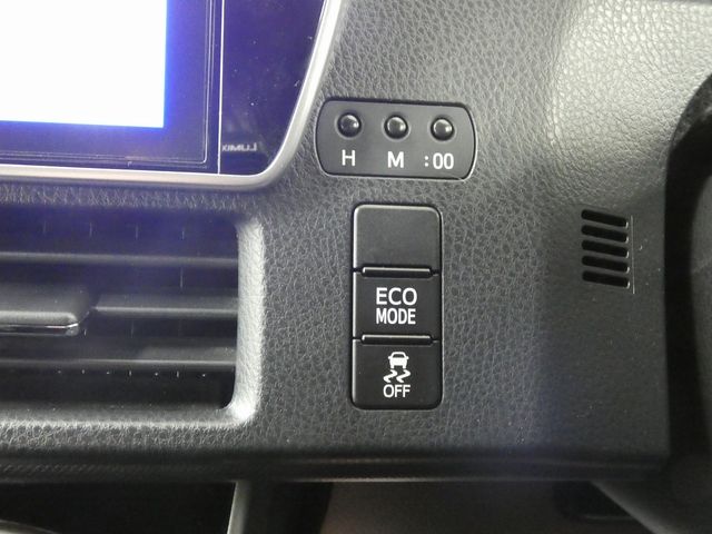 TOYOTA VOXY 4WD 2018