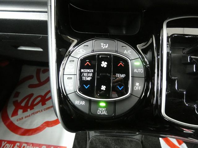 TOYOTA VOXY 4WD 2018