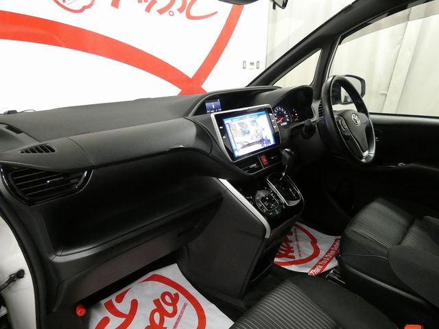 TOYOTA VOXY 4WD 2018