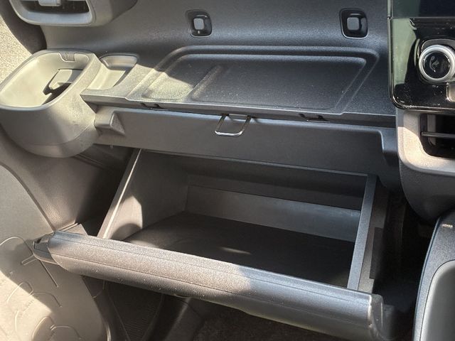 TOYOTA SIENTA HYBRID 2024