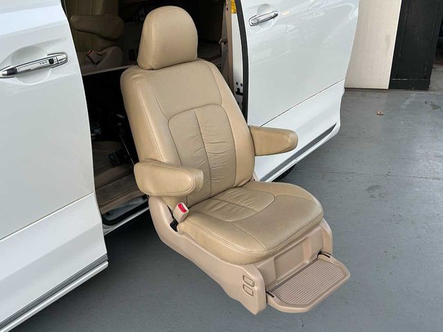 TOYOTA ALPHARD 2012