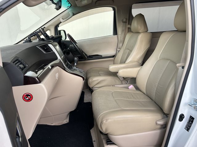 TOYOTA ALPHARD 2012