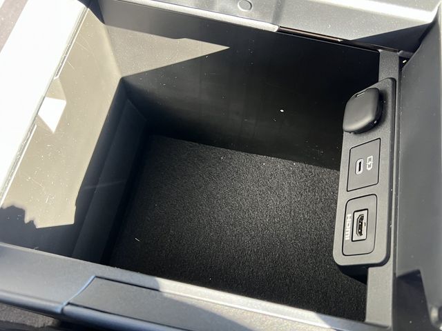 TOYOTA ALPHARD hybrid 4WD 2024