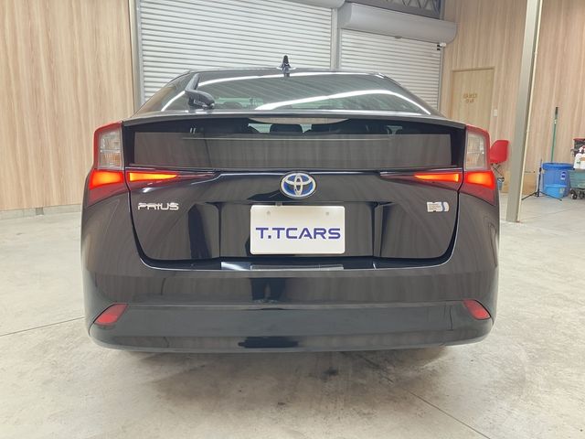 TOYOTA PRIUS 2019