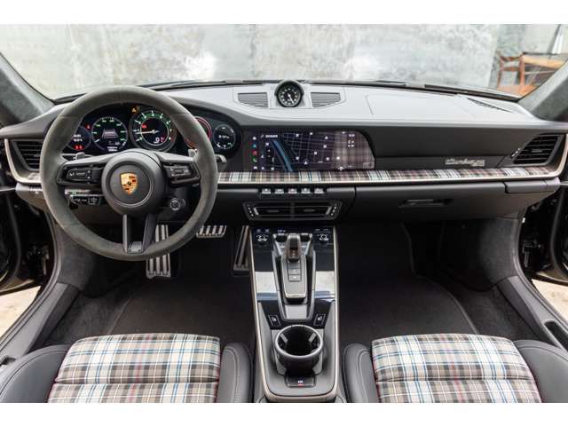 PORSCHE PORSCHE 911 2025