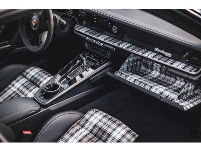 PORSCHE PORSCHE 911 2025