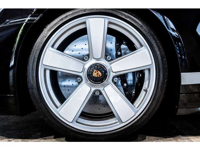 PORSCHE PORSCHE 911 2025