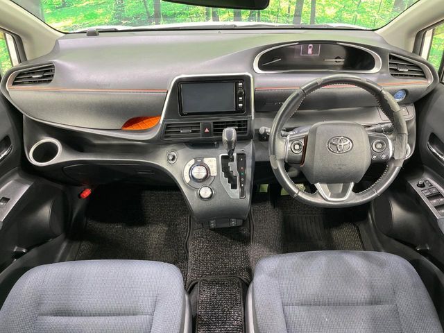 TOYOTA SIENTA HYBRID 2015