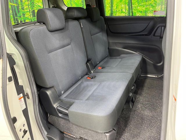 TOYOTA SIENTA HYBRID 2015