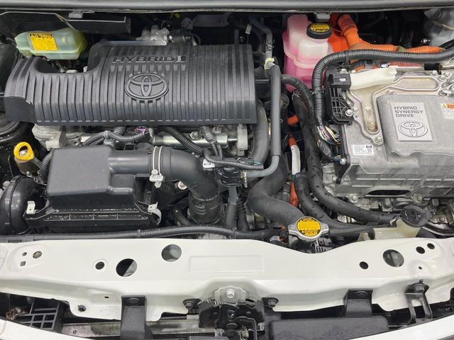 TOYOTA SIENTA HYBRID 2015