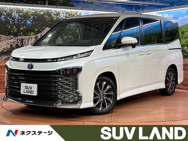 TOYOTA VOXY HYBRID 2024