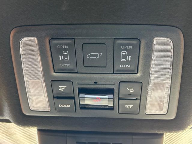 TOYOTA VOXY HYBRID 2024