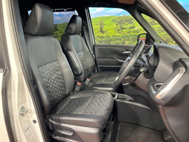 TOYOTA VOXY HYBRID 2024