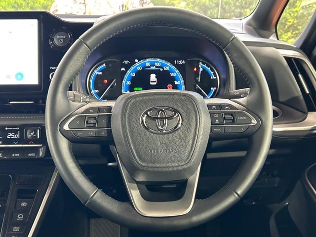 TOYOTA VOXY HYBRID 2024