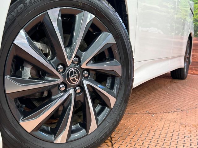 TOYOTA VOXY HYBRID 2024