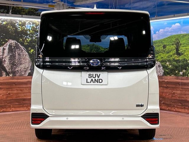 TOYOTA VOXY HYBRID 2024