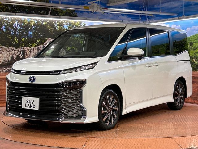 TOYOTA VOXY HYBRID 2024