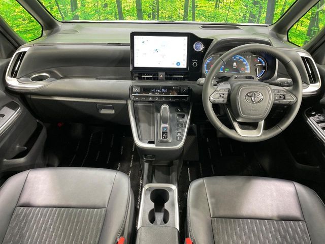 TOYOTA NOAH HYBRID 2023