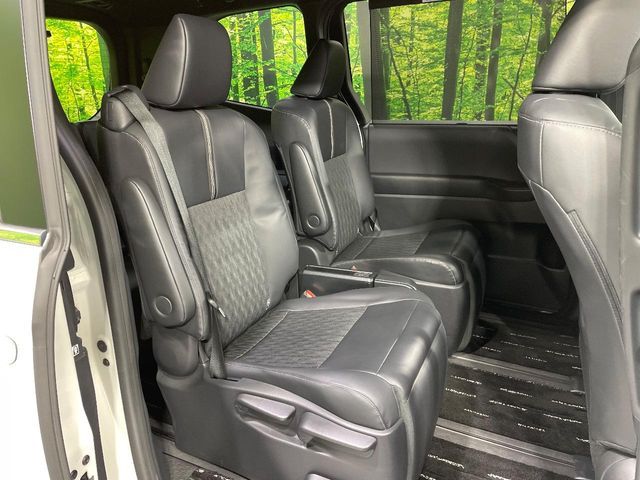 TOYOTA NOAH HYBRID 2023