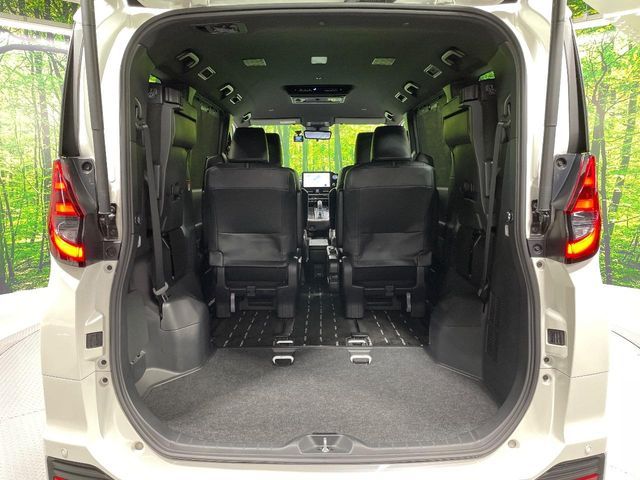 TOYOTA NOAH HYBRID 2023