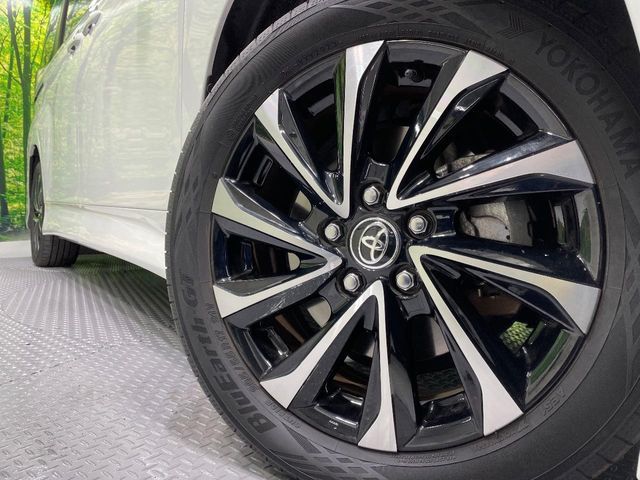 TOYOTA NOAH HYBRID 2023