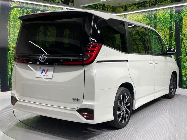 TOYOTA NOAH HYBRID 2023
