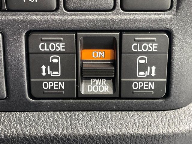 TOYOTA NOAH HYBRID 2021