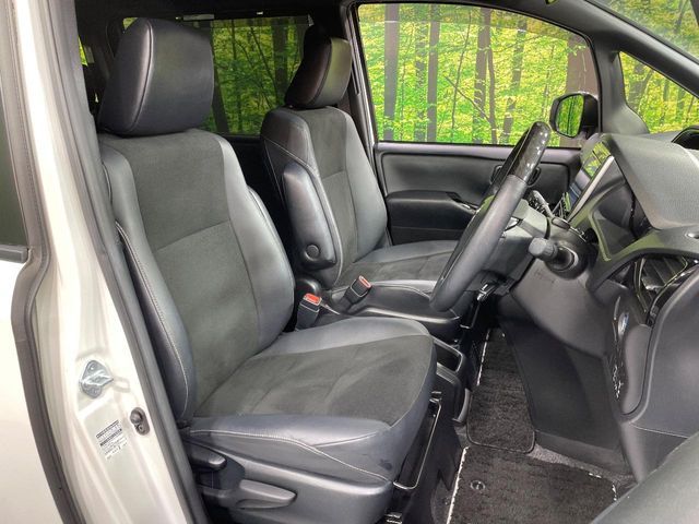 TOYOTA NOAH HYBRID 2021