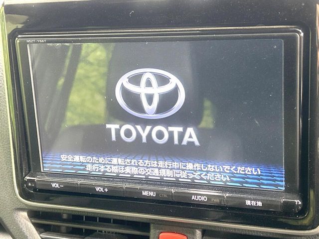 TOYOTA NOAH HYBRID 2017