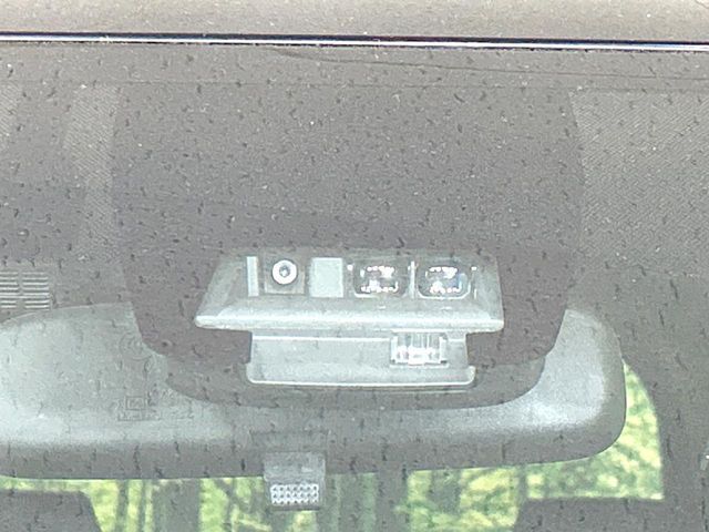 TOYOTA NOAH HYBRID 2017