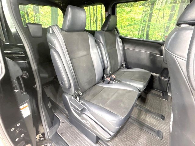 TOYOTA NOAH HYBRID 2017